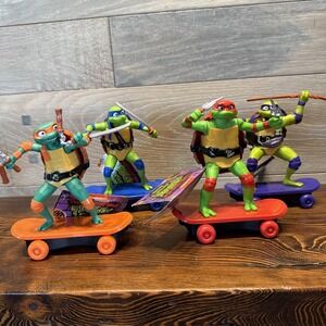 TMNT‎ Teenage Mutant Ninja Turtles Skateboard Figure Set of 4 Leonardo Raphael